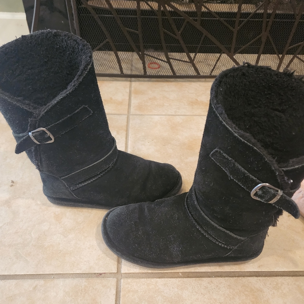 Bearpaw black suede boots
